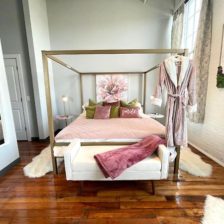 2Br 2Br Le Chateau 505 Lux Penthouse In A Historic Building Ютіка Екстер'єр фото