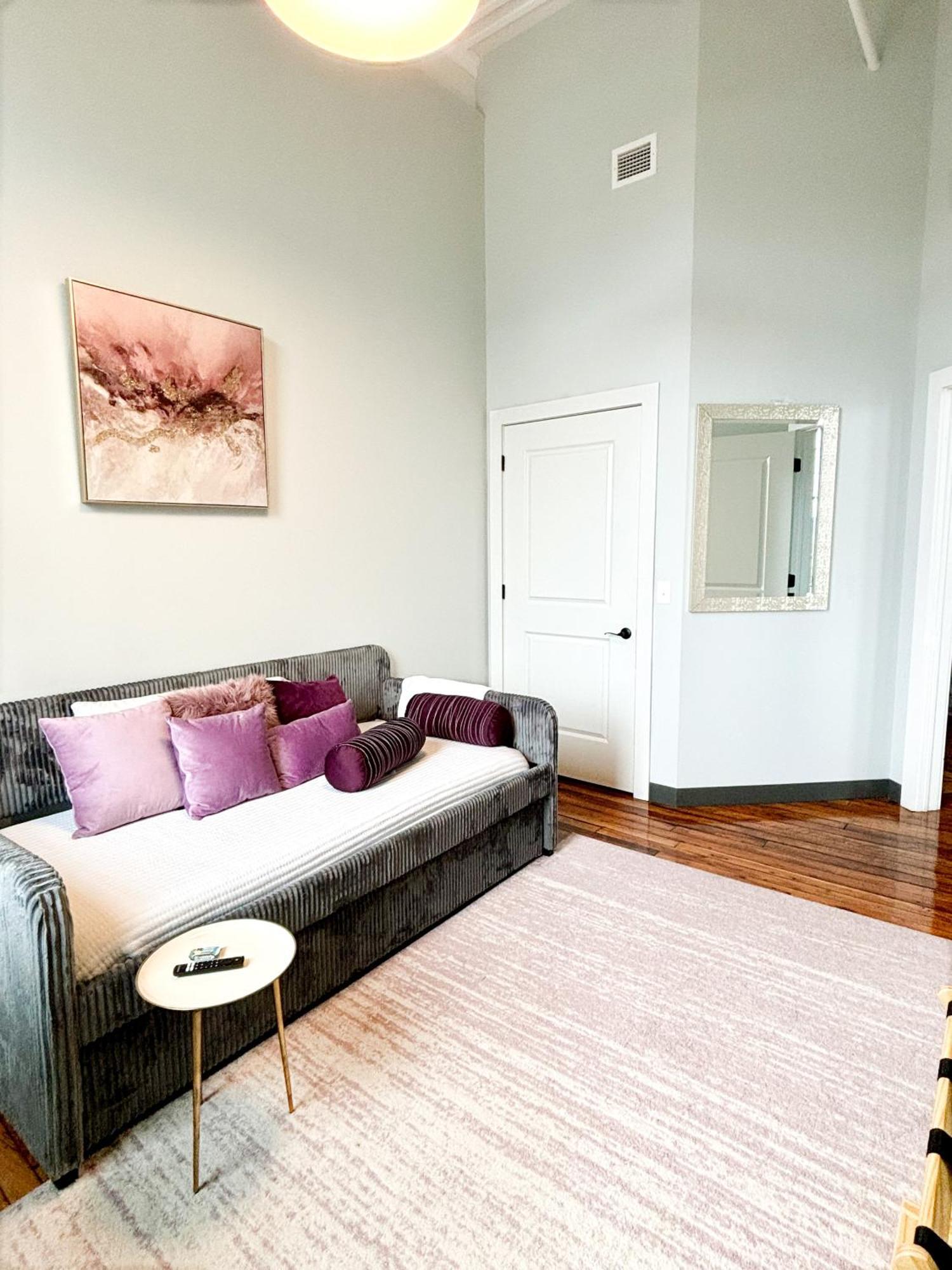 2Br 2Br Le Chateau 505 Lux Penthouse In A Historic Building Ютіка Екстер'єр фото